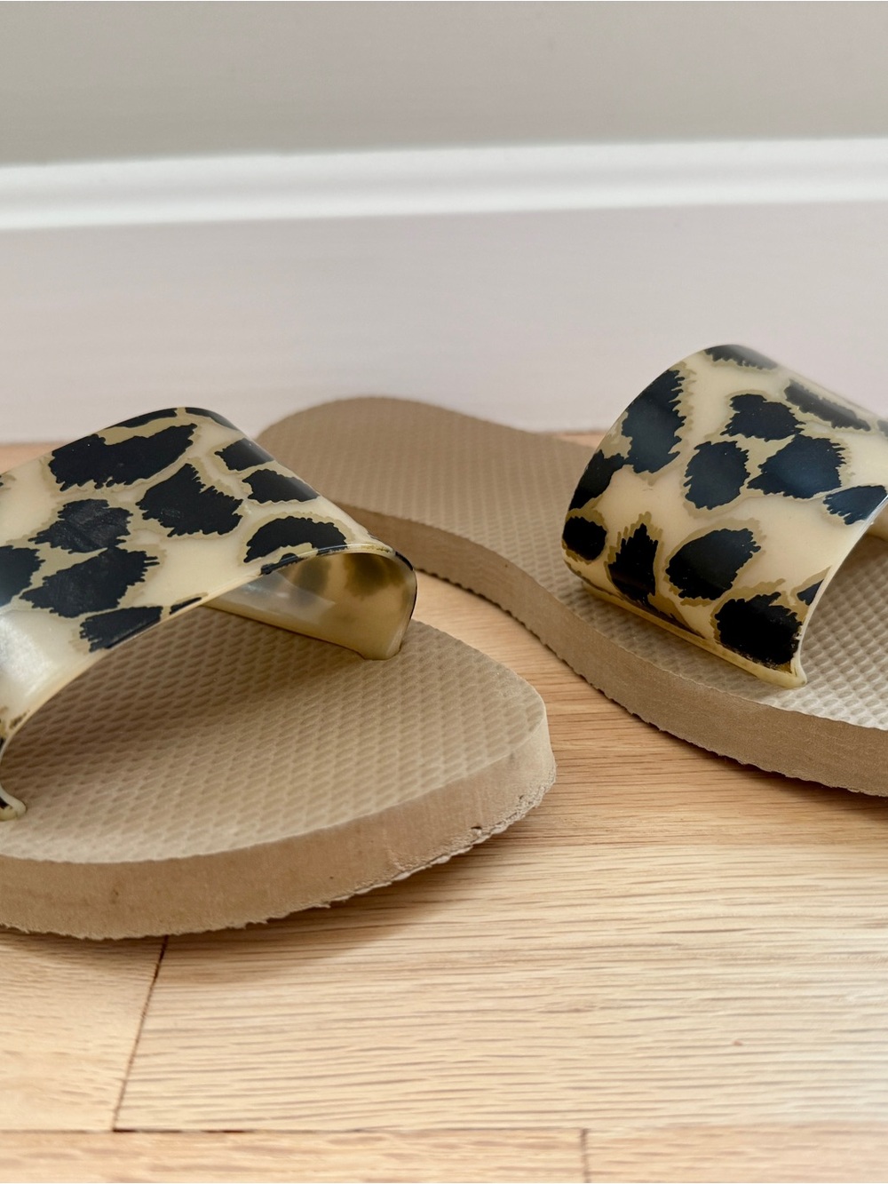 Old Navy Leopard Print Slide Sandals - Tan and Black, Size 6